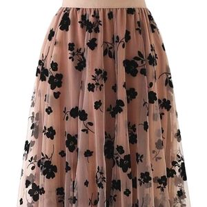 Gorgeous tulle skirt, new with tags, never worn